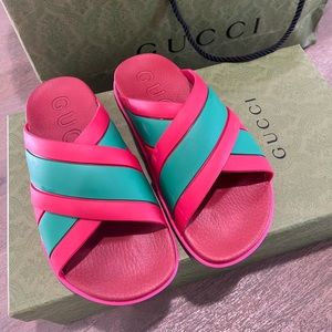 Gucci Slides size 37. Never worn!